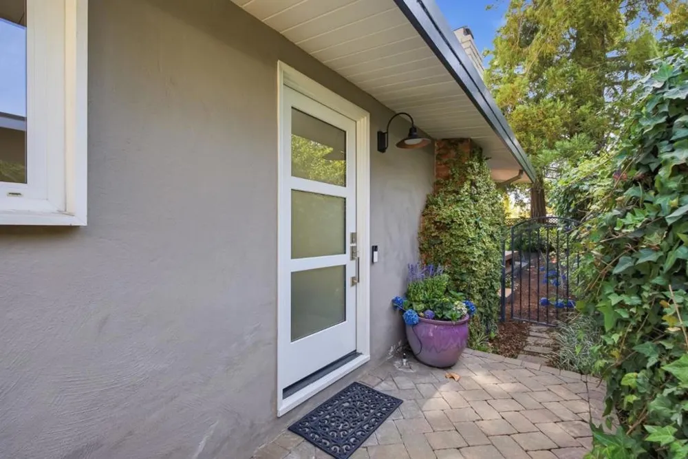 952 Dennis Drive Palo Alto, CA 94303