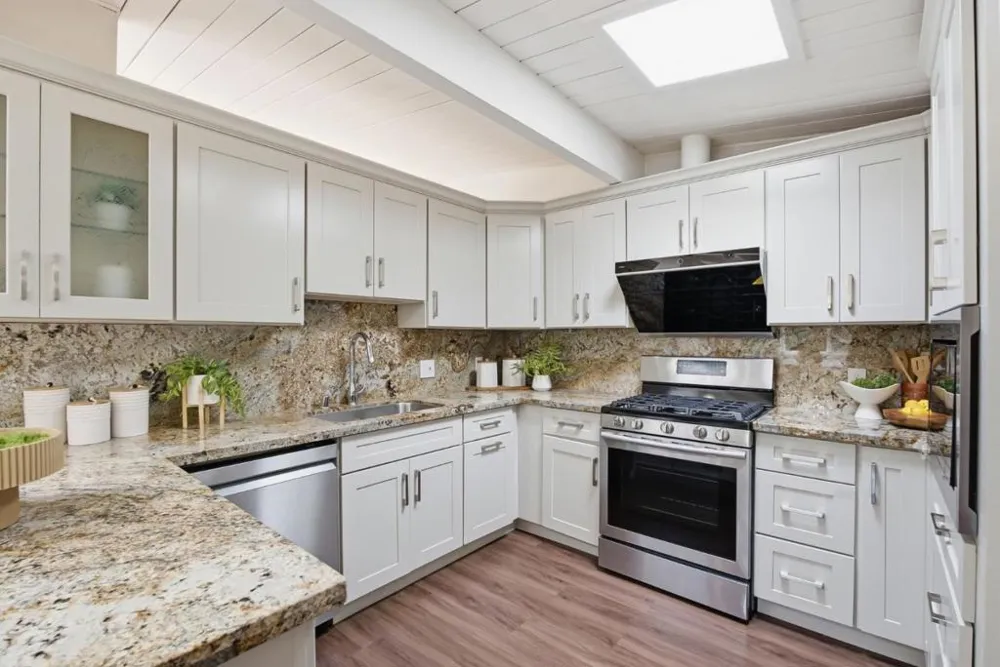 952 Dennis Drive Palo Alto, CA 94303