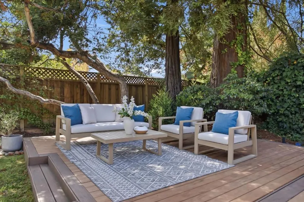 952 Dennis Drive Palo Alto, CA 94303
