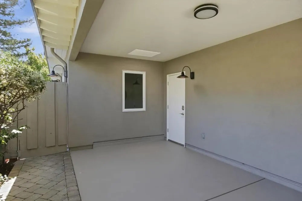 952 Dennis Drive Palo Alto, CA 94303