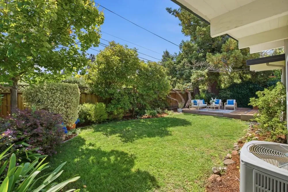 952 Dennis Drive Palo Alto, CA 94303