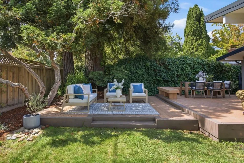 952 Dennis Drive Palo Alto, CA 94303