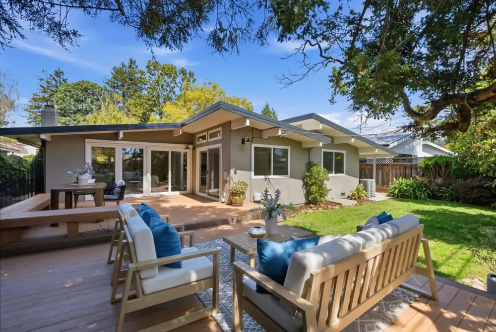 952 Dennis Drive Palo Alto, CA 94303