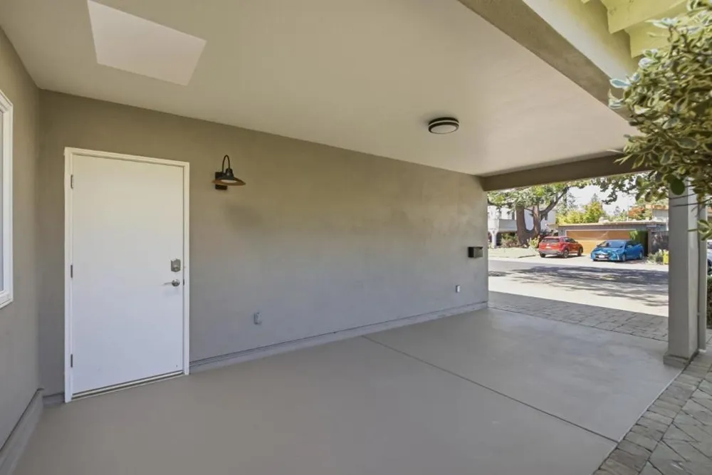 952 Dennis Drive Palo Alto, CA 94303