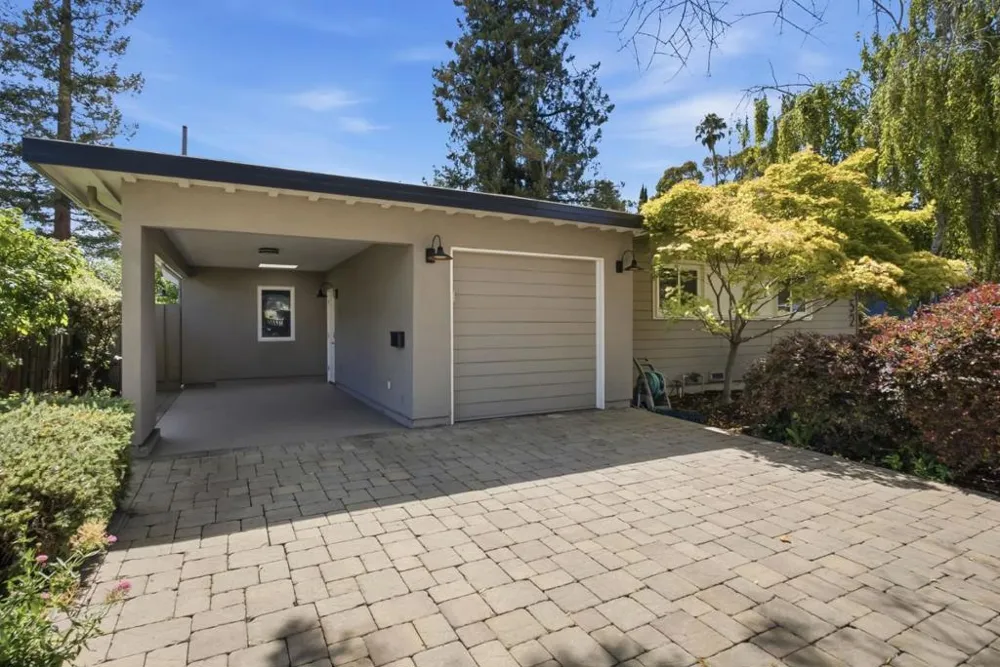952 Dennis Drive Palo Alto, CA 94303