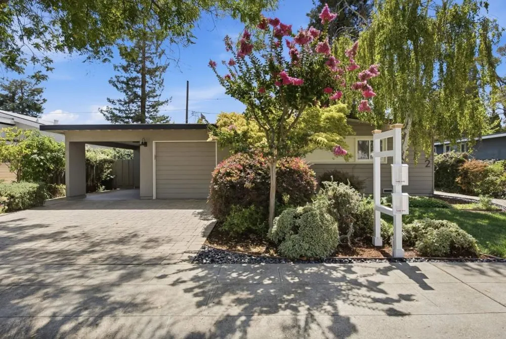 952 Dennis Drive Palo Alto, CA 94303