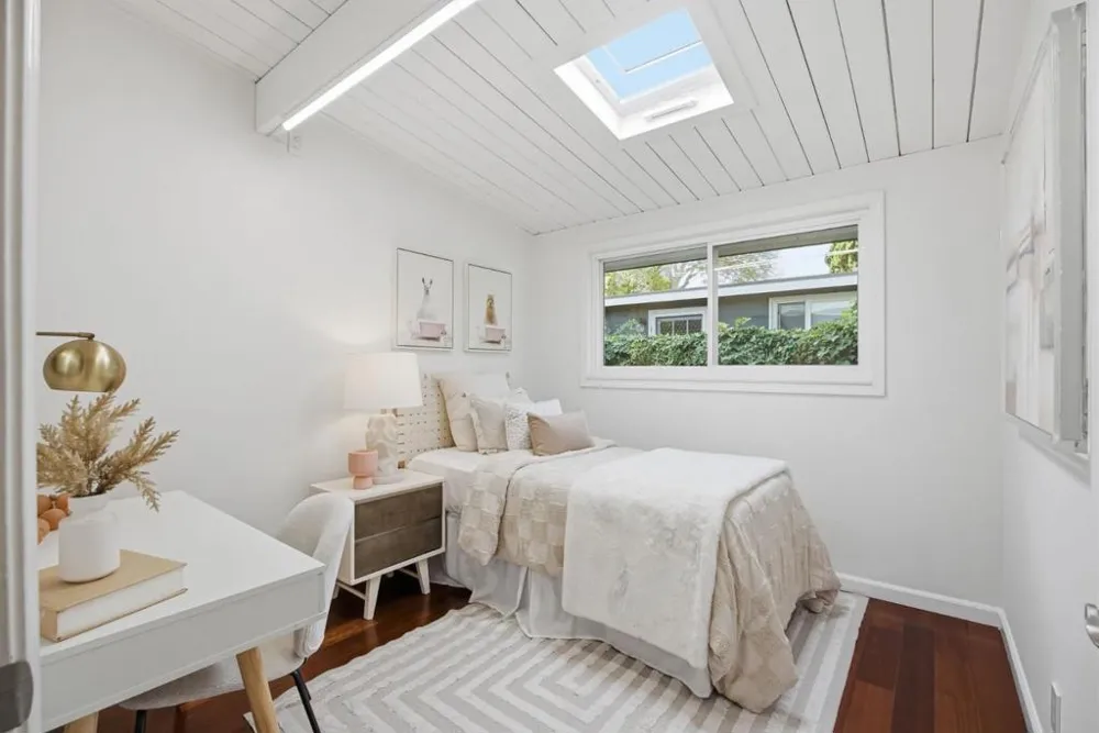 952 Dennis Drive Palo Alto, CA 94303