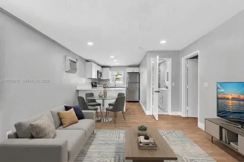 163 NW 40th St
