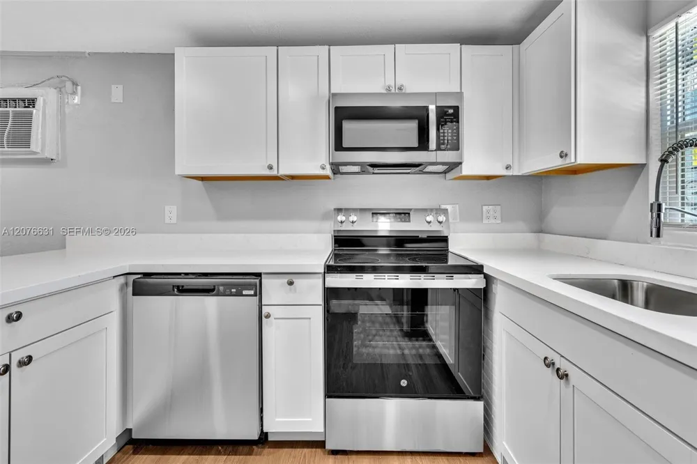 163 NW 40th St Oakland Park, FL 33309