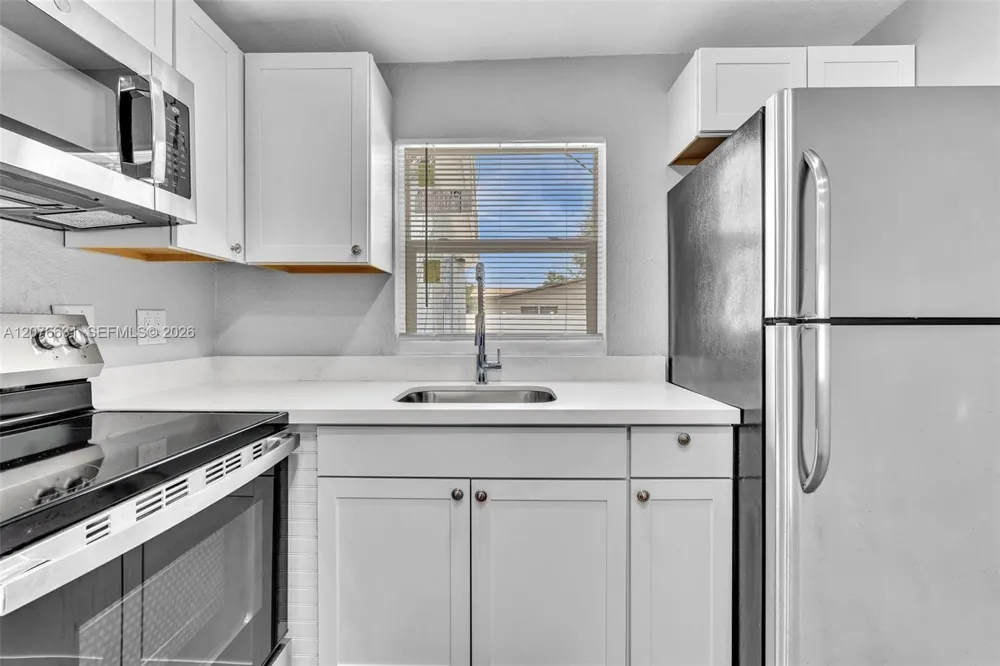 163 NW 40th St Oakland Park, FL 33309