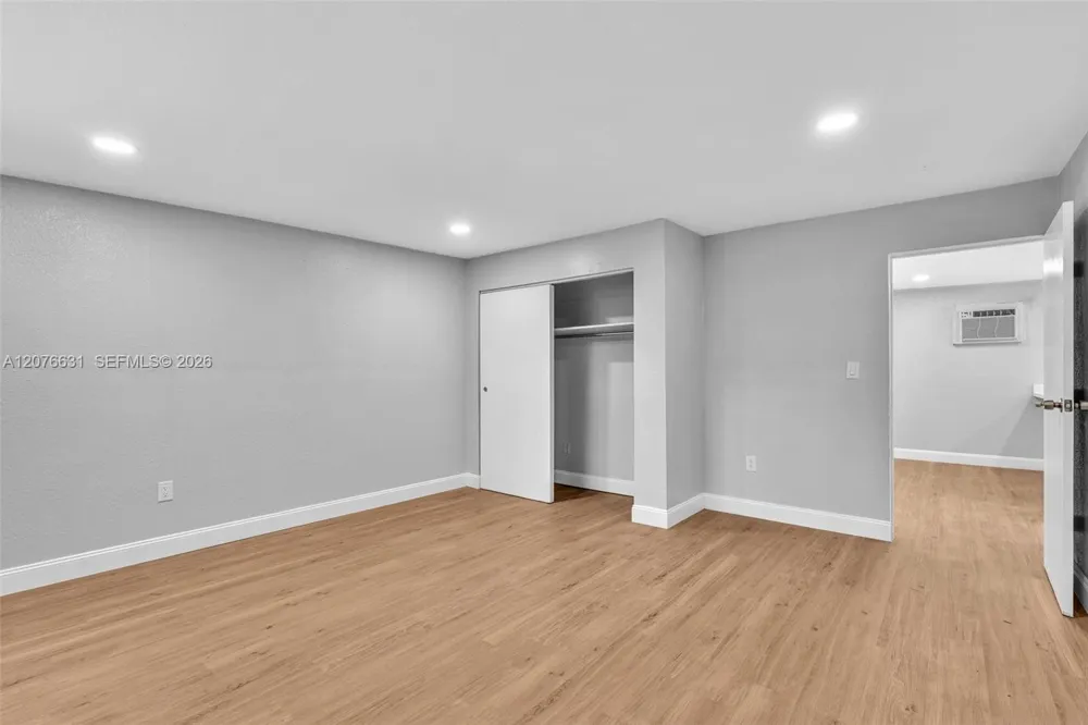 163 NW 40th St Oakland Park, FL 33309