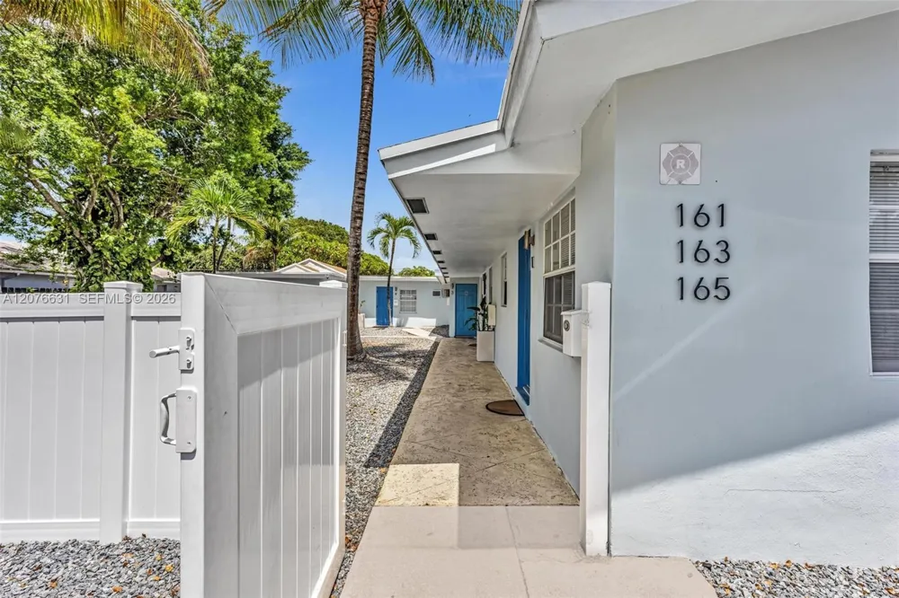 163 NW 40th St Oakland Park, FL 33309