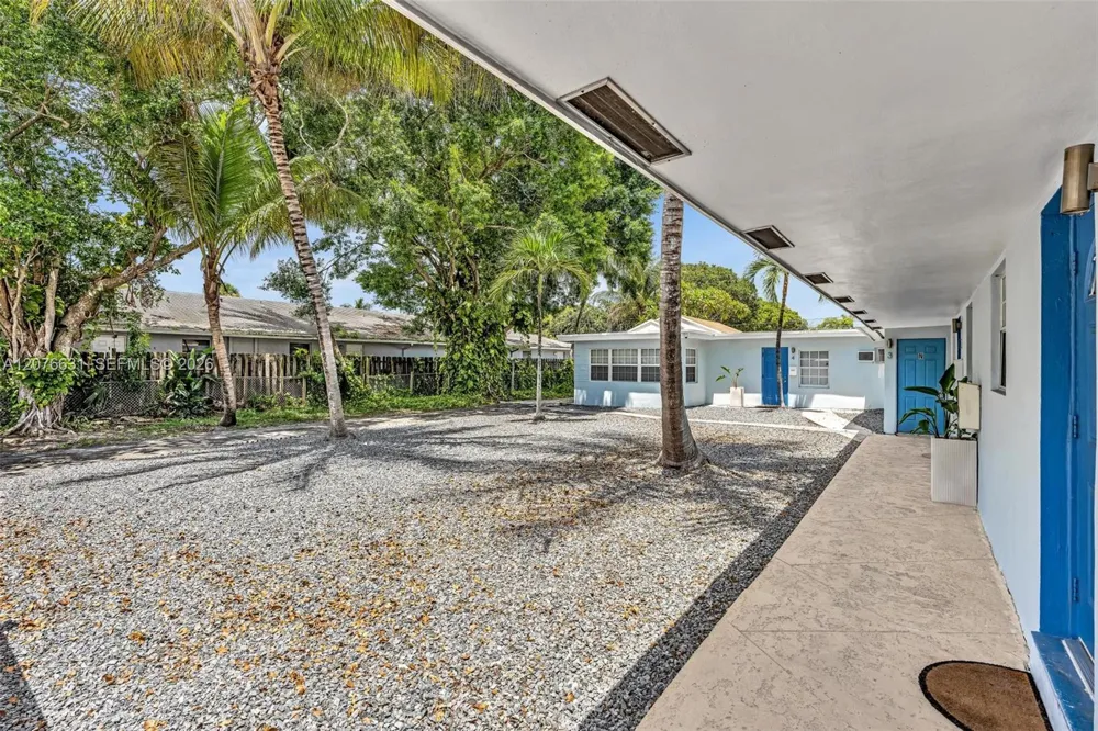 163 NW 40th St Oakland Park, FL 33309