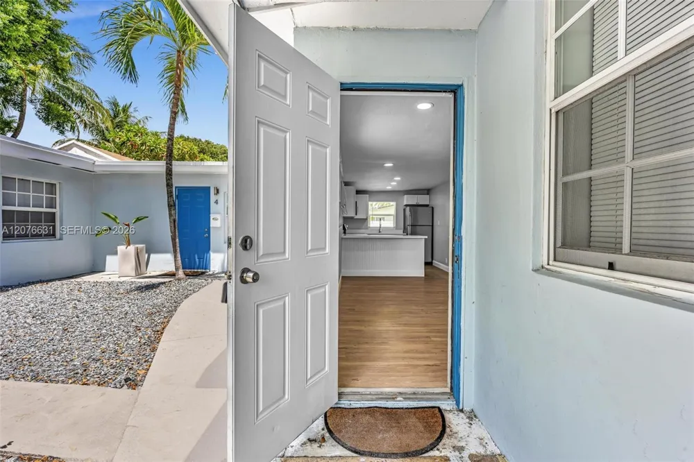 163 NW 40th St Oakland Park, FL 33309