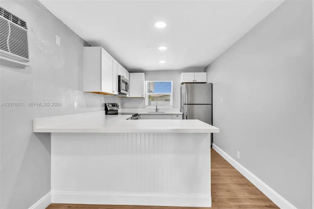 163 NW 40th St Oakland Park, FL 33309