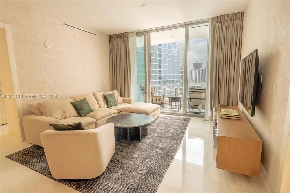 300 Biscayne Boulevard Way #3109W Miami, FL 33131