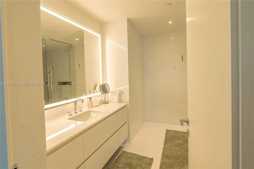 300 Biscayne Boulevard Way #3109W Miami, FL 33131