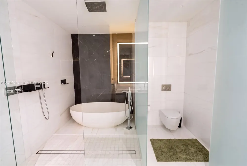 300 Biscayne Boulevard Way #3109W Miami, FL 33131