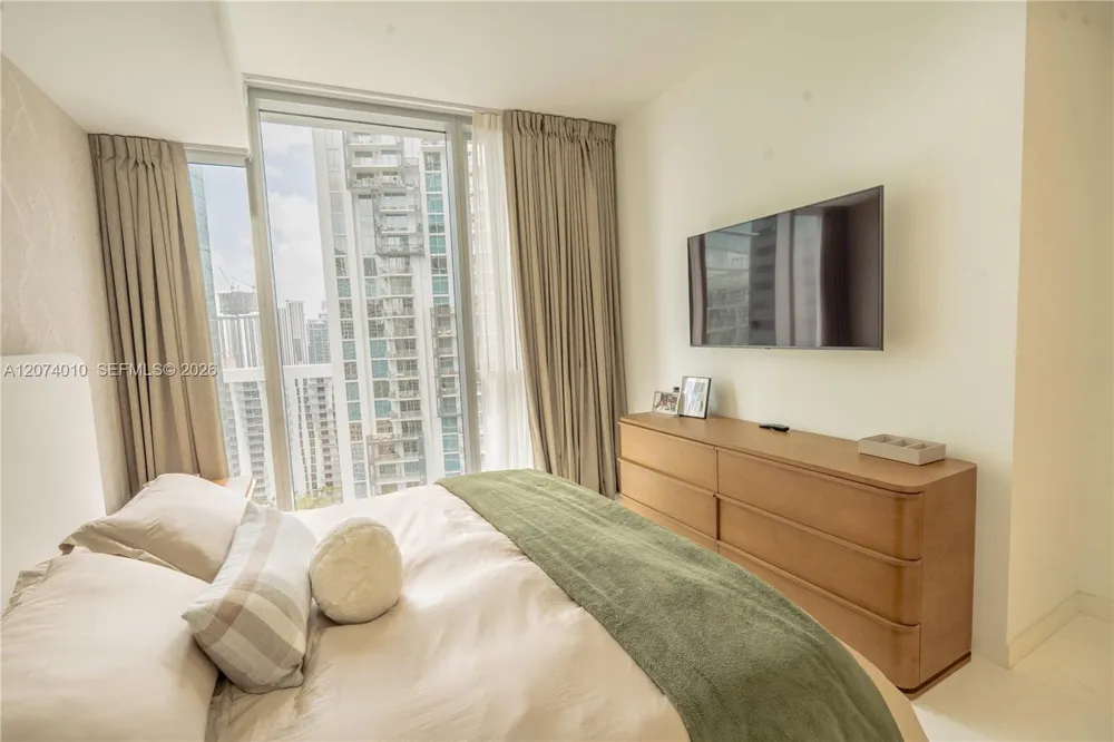 300 Biscayne Boulevard Way #3109W Miami, FL 33131