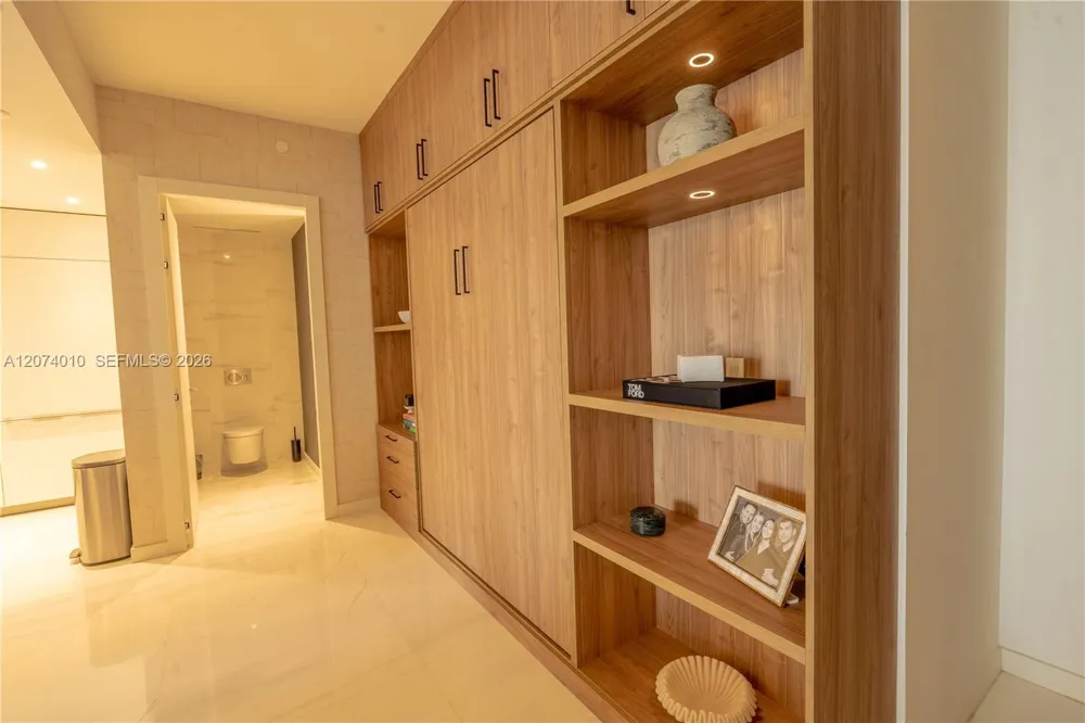 300 Biscayne Boulevard Way #3109W Miami, FL 33131