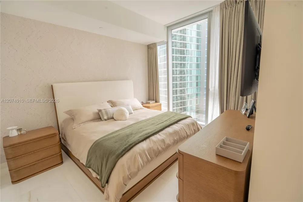 300 Biscayne Boulevard Way #3109W Miami, FL 33131