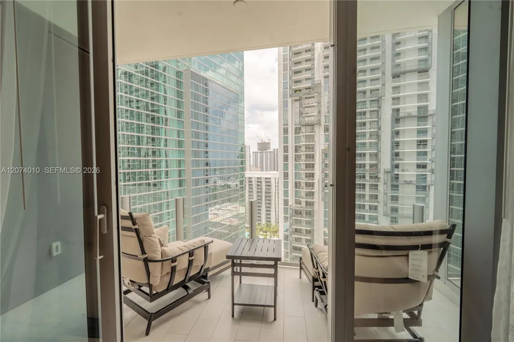 300 Biscayne Boulevard Way #3109W Miami, FL 33131