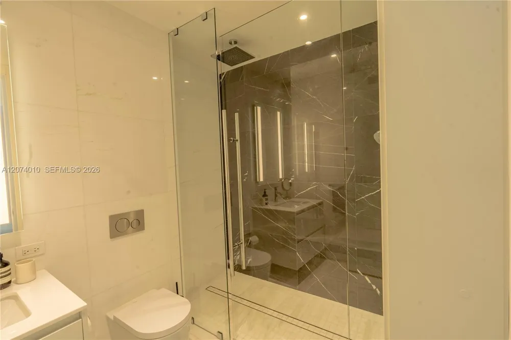 300 Biscayne Boulevard Way #3109W Miami, FL 33131