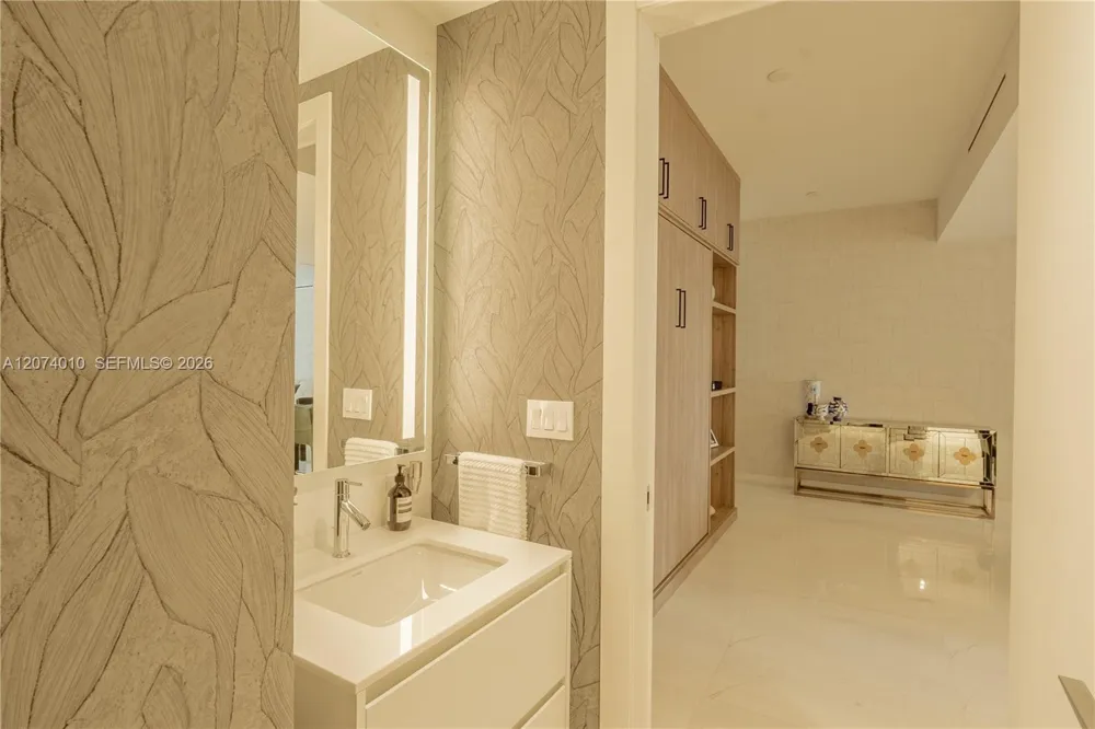 300 Biscayne Boulevard Way #3109W Miami, FL 33131