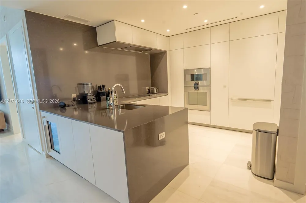 300 Biscayne Boulevard Way #3109W Miami, FL 33131