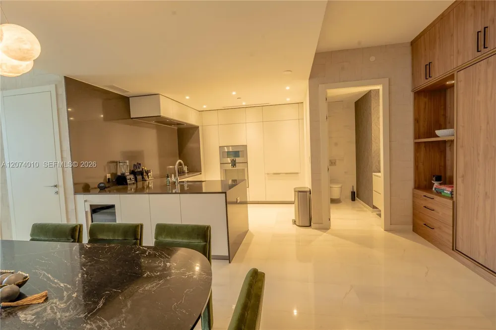 300 Biscayne Boulevard Way #3109W Miami, FL 33131