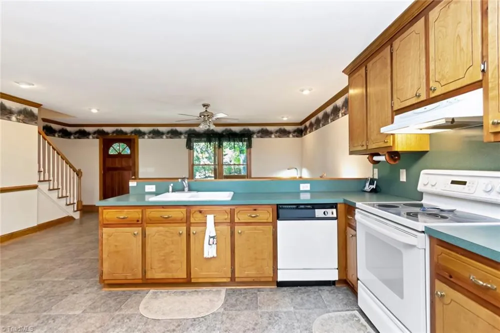 1050 Staghorn Road Purlear, NC 28665