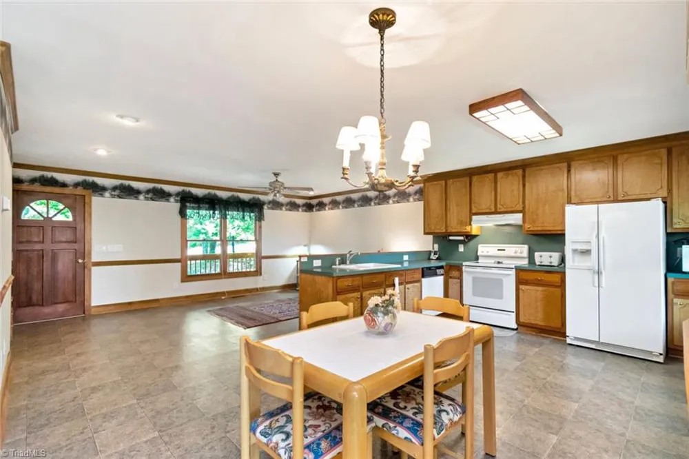 1050 Staghorn Road Purlear, NC 28665