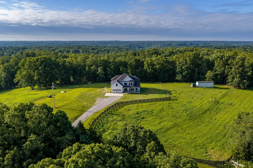 3393 Slayden Marion Rd Cumberland Furnace, TN 37051