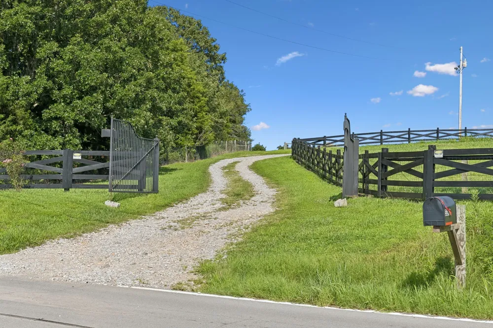 3393 Slayden Marion Rd Cumberland Furnace, TN 37051