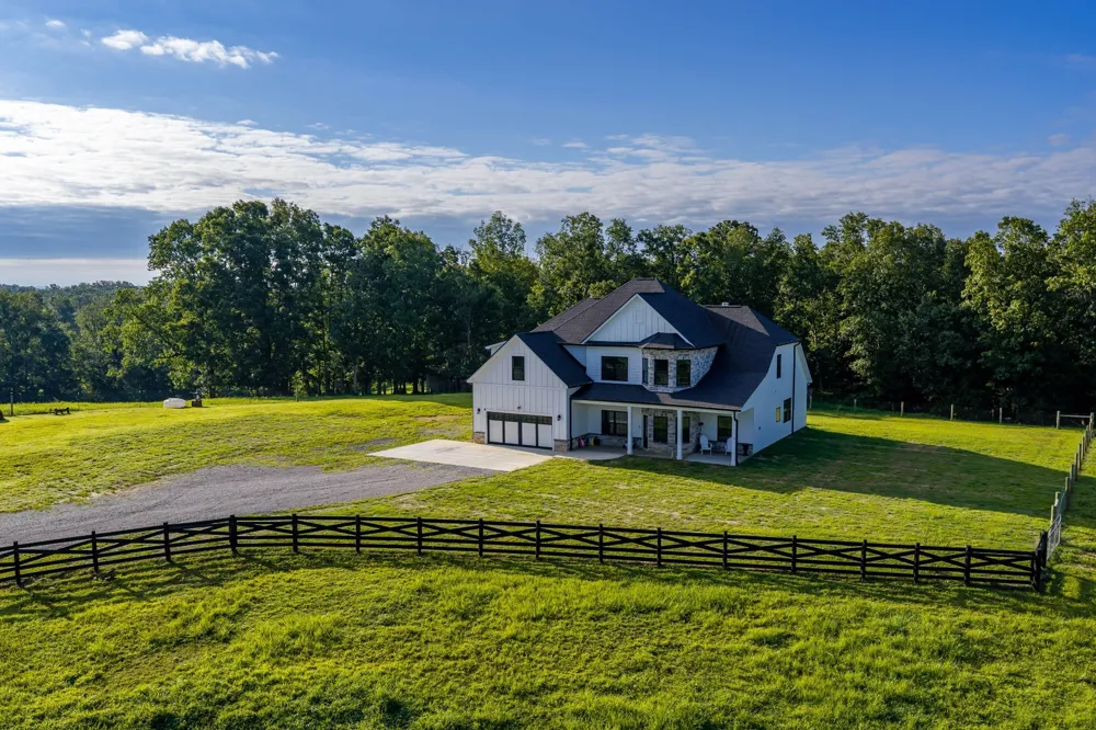 3393 Slayden Marion Rd Cumberland Furnace, TN 37051