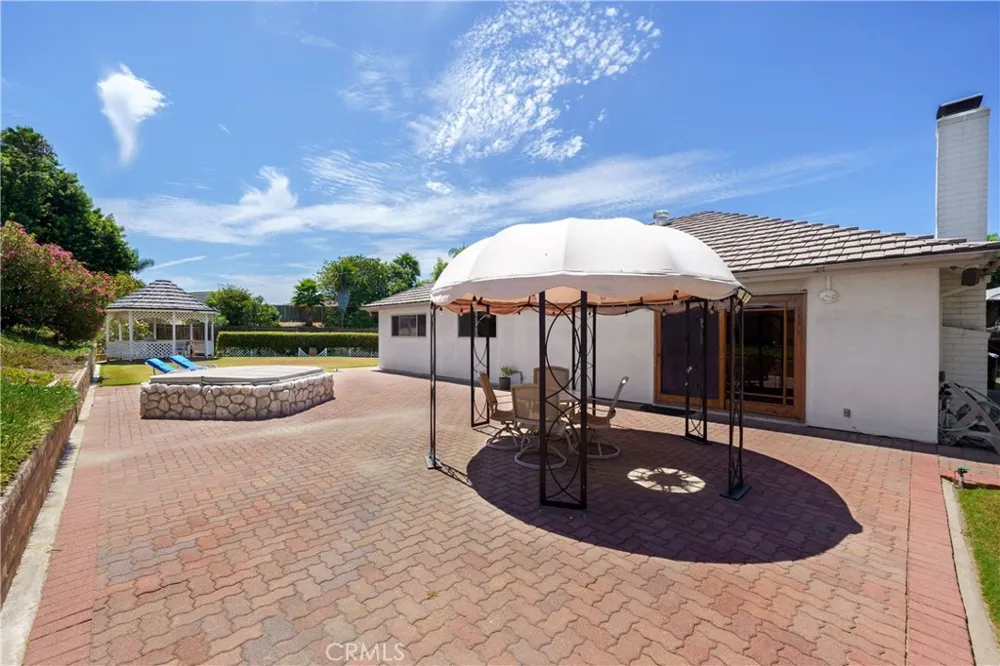 25122 Champlain Laguna Hills, CA 92653