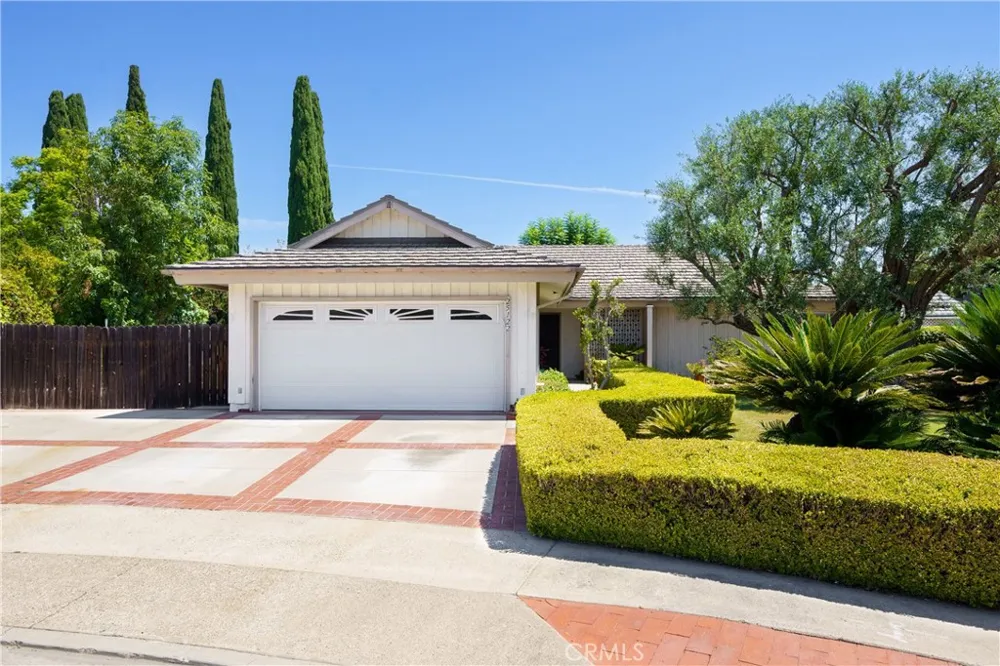 25122 Champlain Laguna Hills, CA 92653