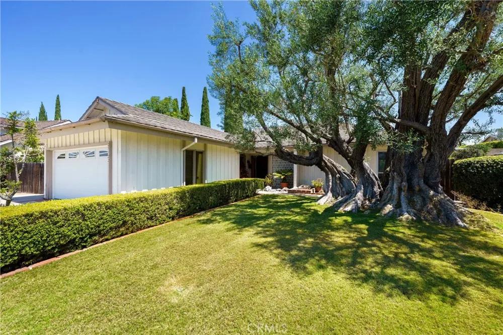 25122 Champlain Laguna Hills, CA 92653