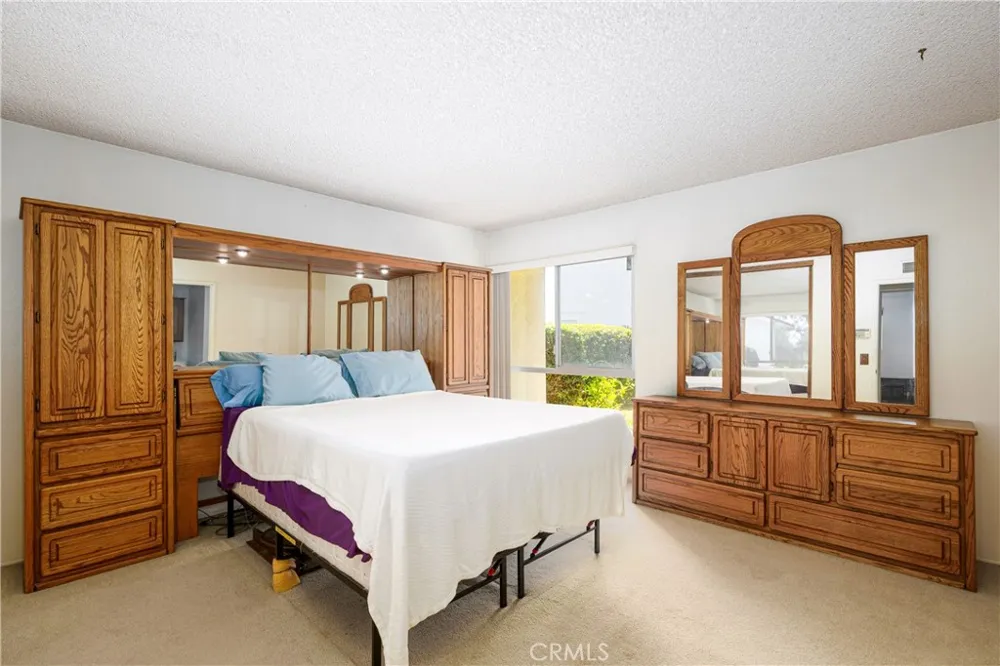 25122 Champlain Laguna Hills, CA 92653