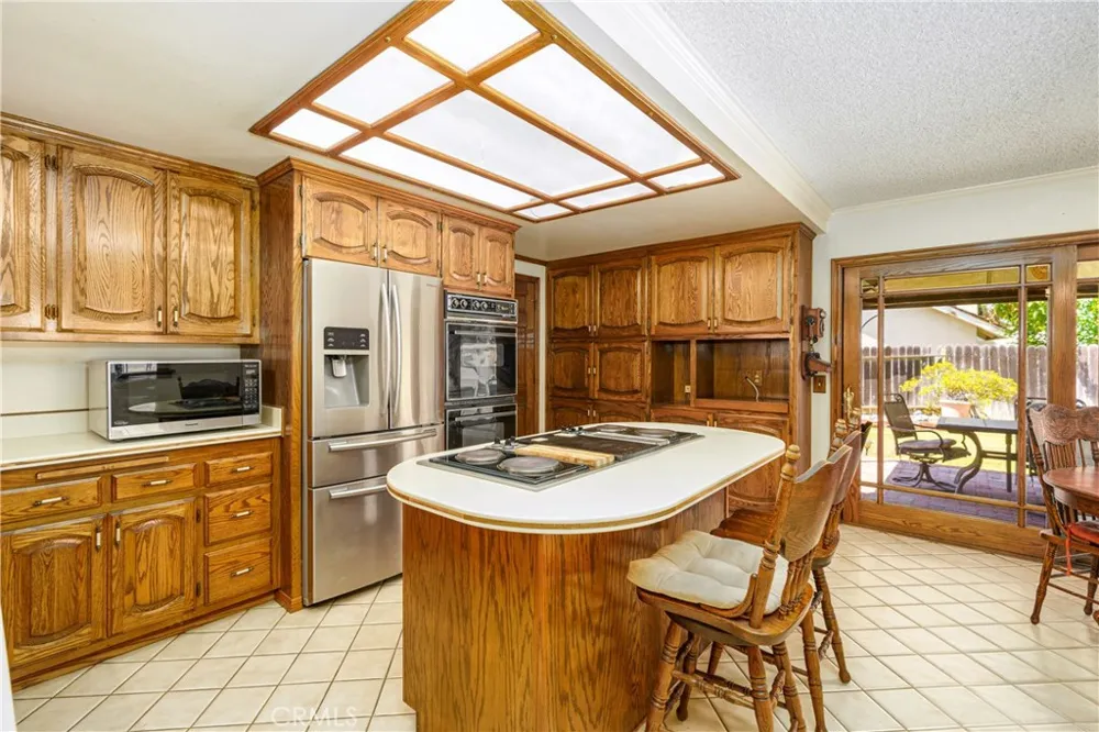 25122 Champlain Laguna Hills, CA 92653