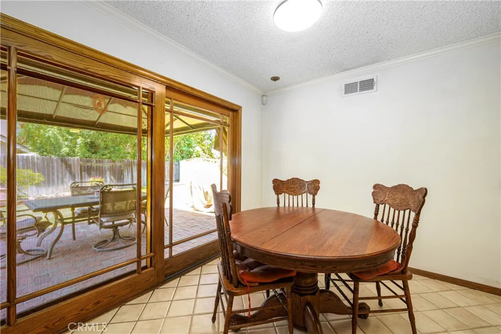 25122 Champlain Laguna Hills, CA 92653
