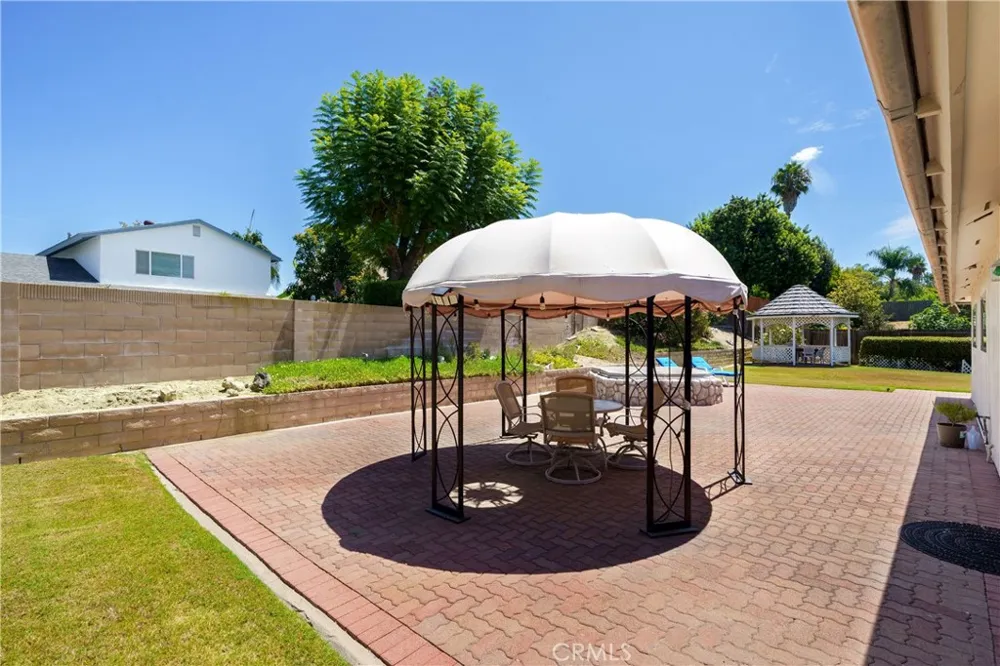 25122 Champlain Laguna Hills, CA 92653