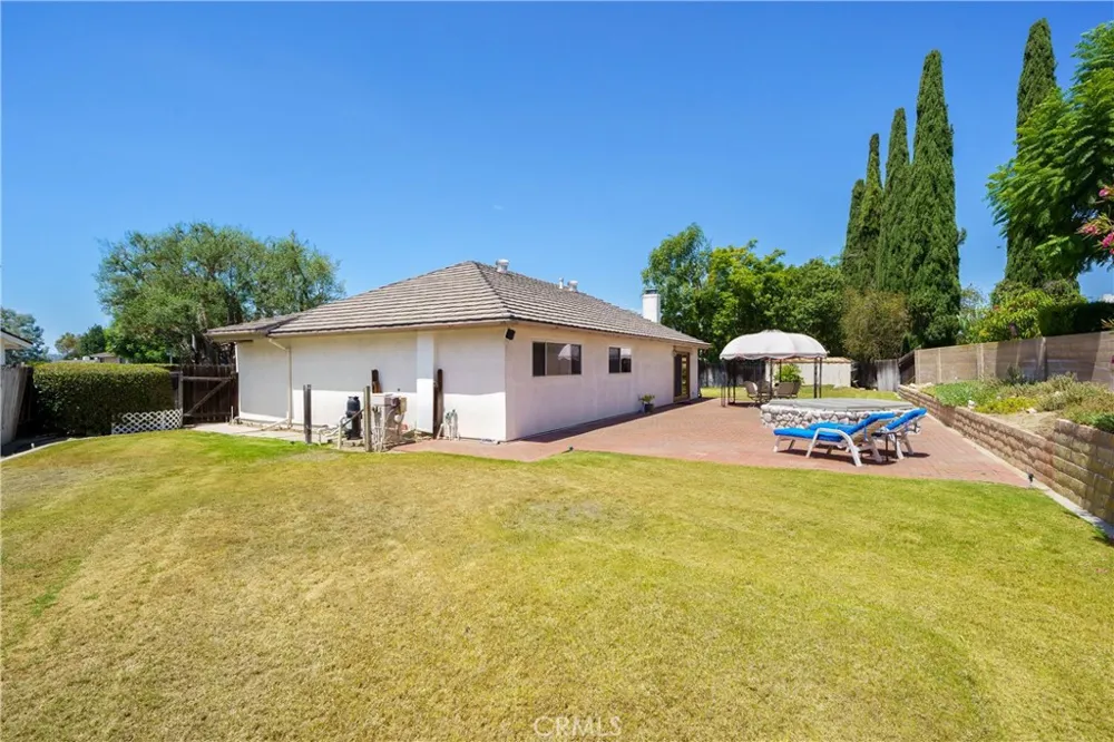25122 Champlain Laguna Hills, CA 92653