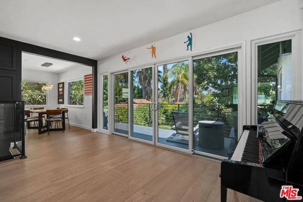 3304 Shelby Drive Los Angeles, CA 90034