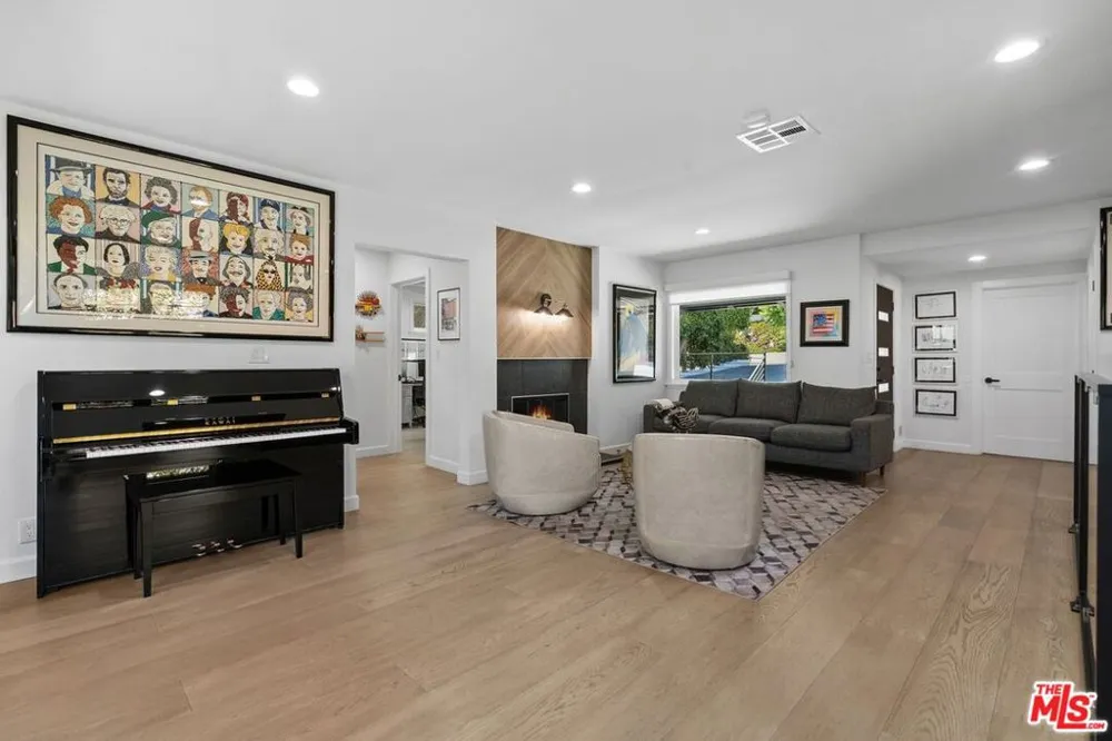 3304 Shelby Drive Los Angeles, CA 90034