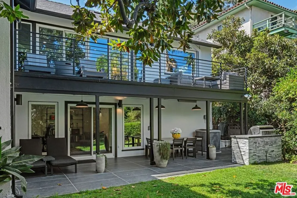 3304 Shelby Drive Los Angeles, CA 90034