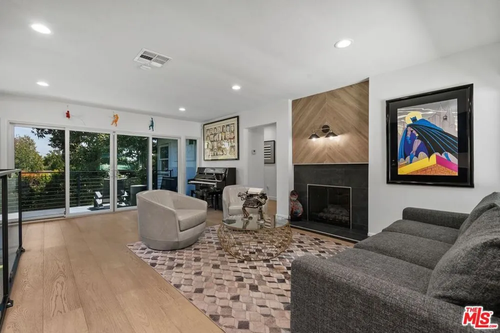 3304 Shelby Drive Los Angeles, CA 90034
