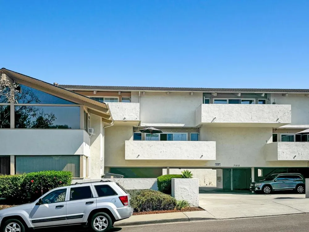 7512 Viejo Castilla #17 Carlsbad, CA 92009