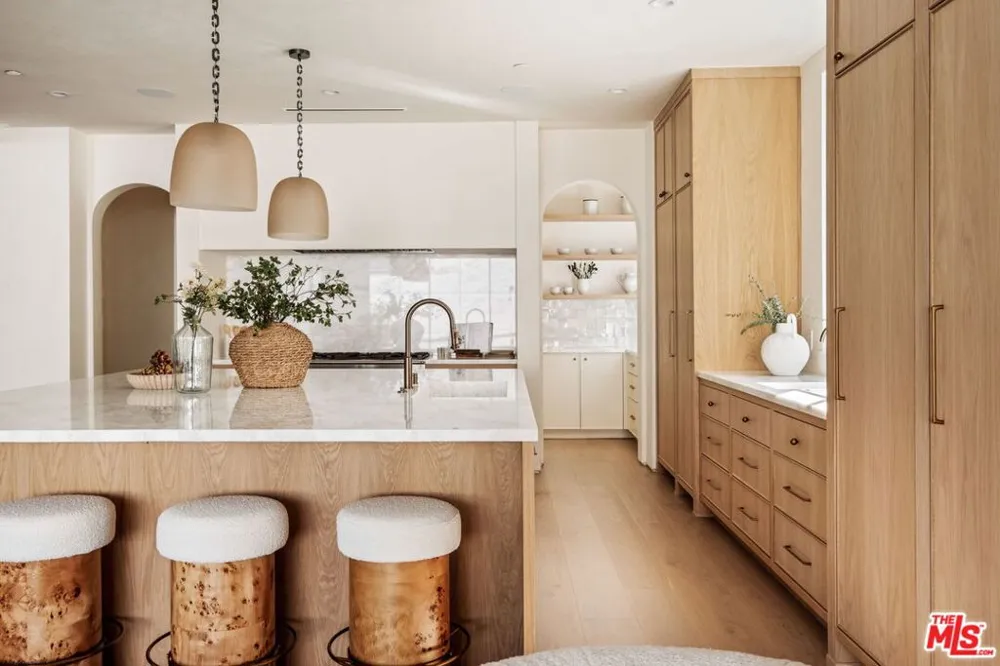 11621 Hesby Street Valley Village, CA 91601