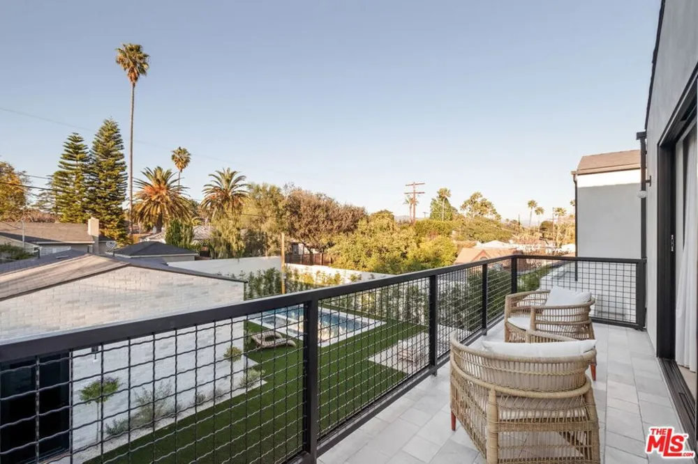 11621 Hesby Street Valley Village, CA 91601